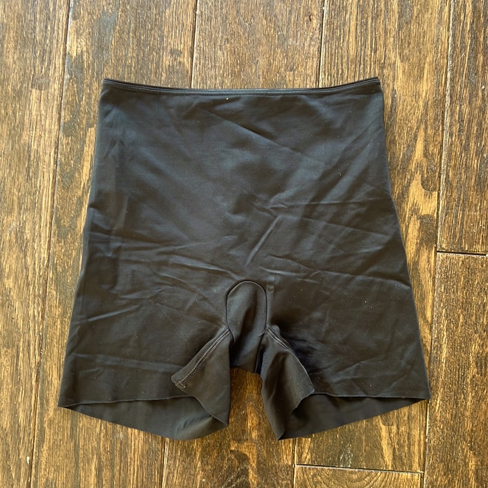 Spanx shape wear shorts black size S